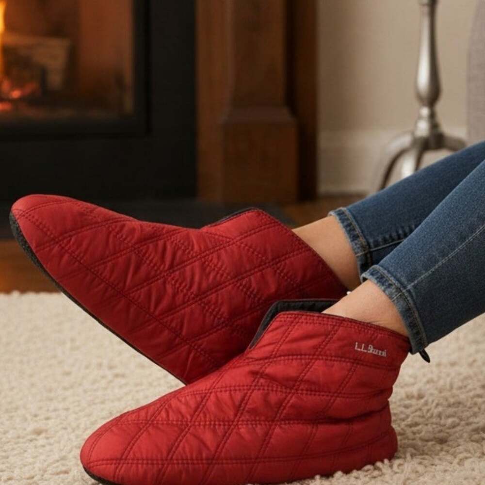 LL Bean Slippers Red Quilted Ankle Bootie Unisex Size Small W 9-10 M 7.5-8.5 EUC